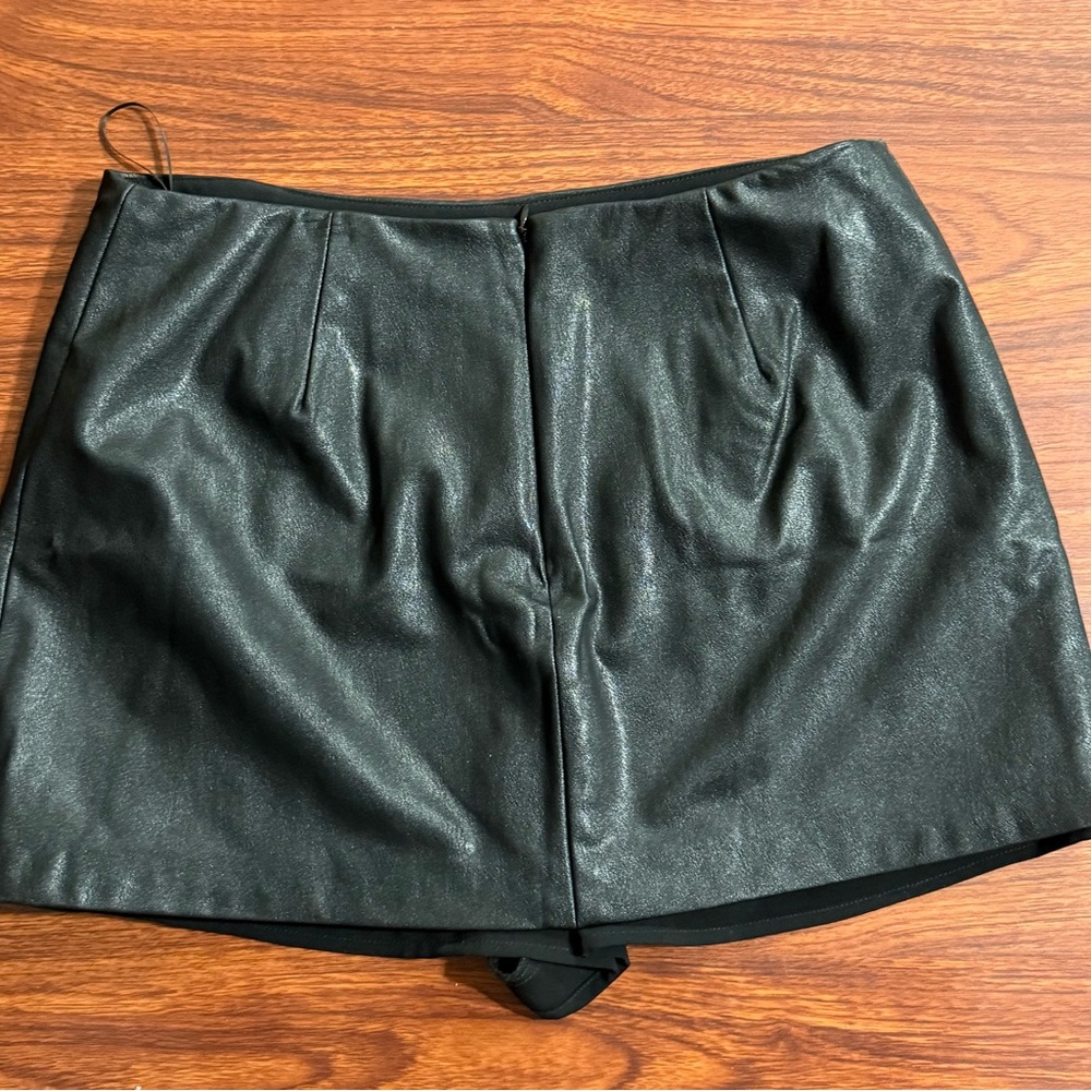 Amanda Uprichard x REVOLVE Dale Skort in Black Leather- Women’s Size M - Picture 4 of 11